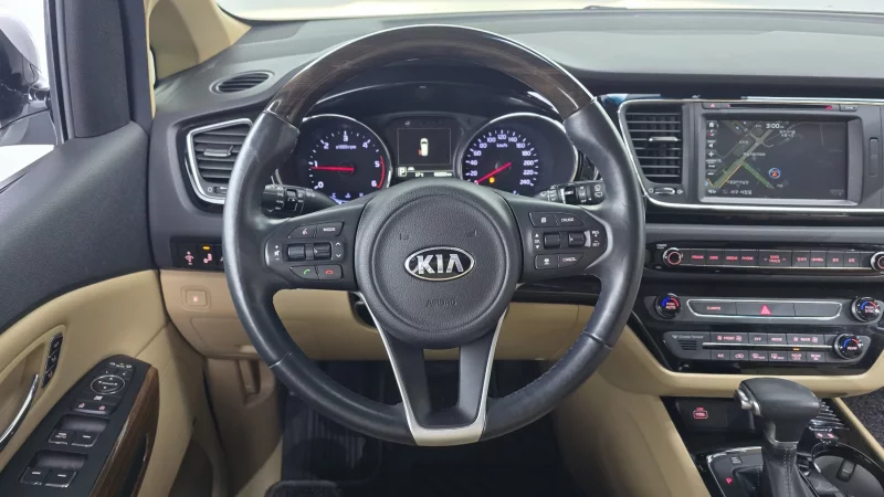 Kia Carnival