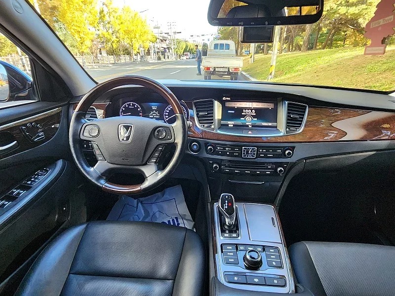 Hyundai Equus