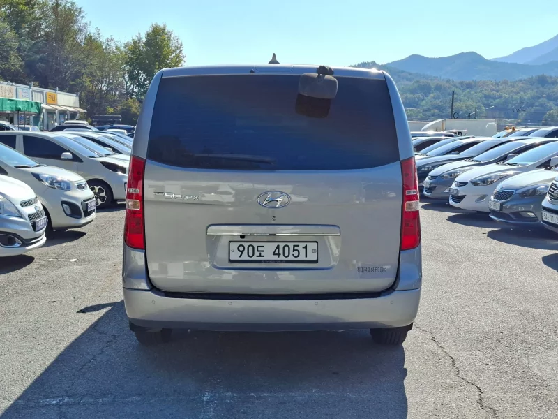 Hyundai Starex