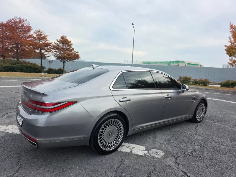 Genesis G90
