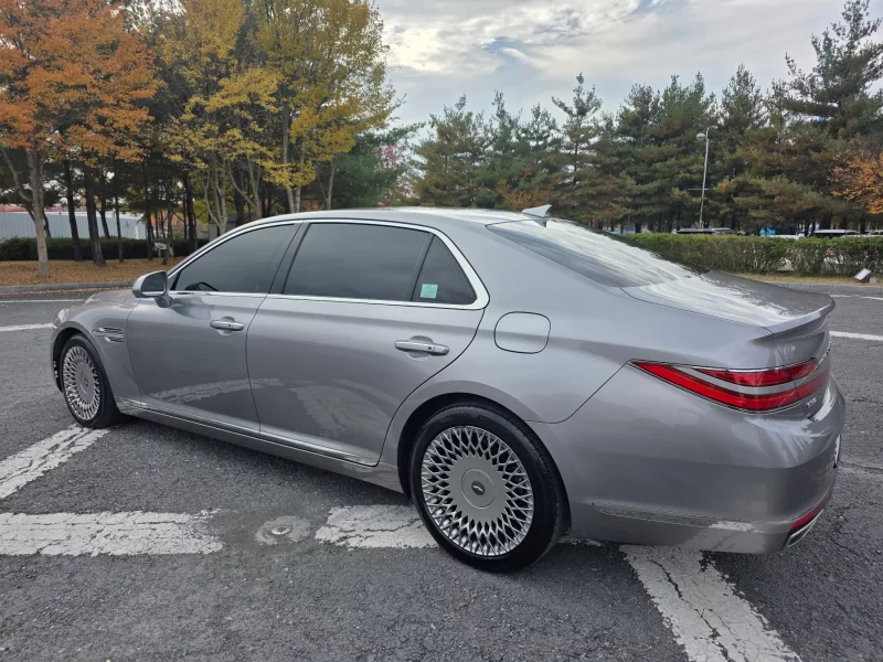 Genesis G90
