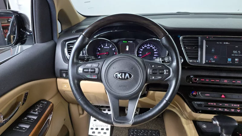 Kia Carnival