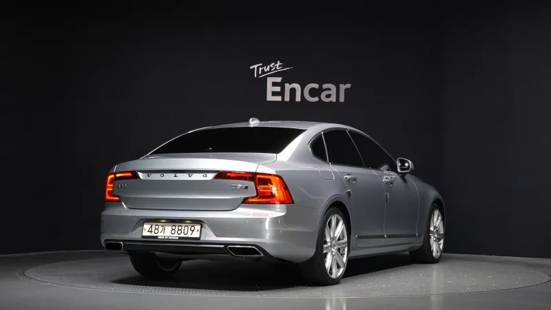 Volvo S90