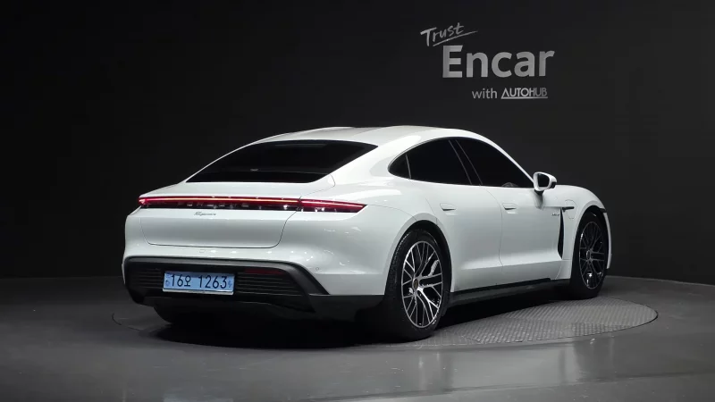 Porsche TAYCAN