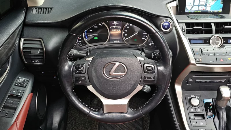 Lexus NX300h