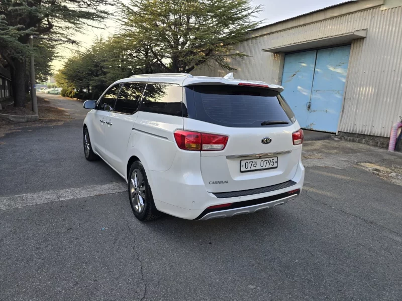 Kia Carnival