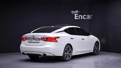 Nissan MAXIMA