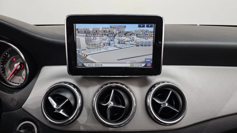 Mercedes-Benz GLA-Class