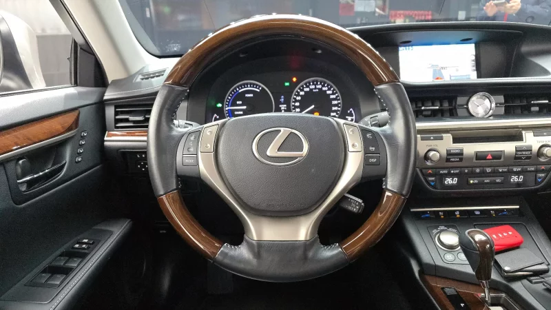 Lexus ES