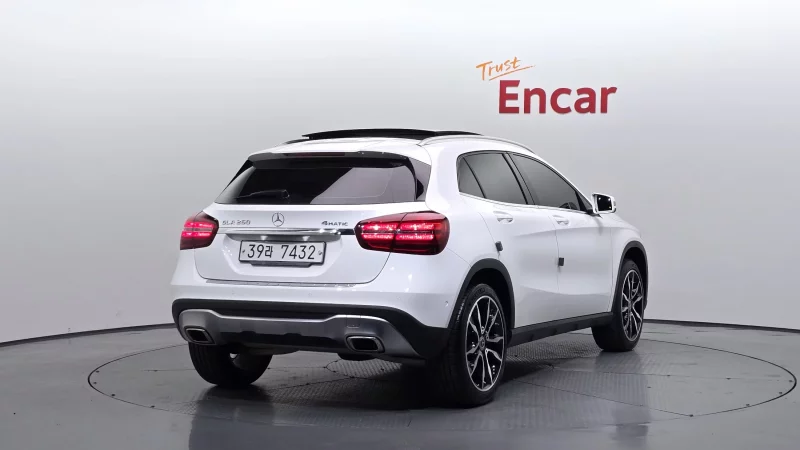 Mercedes-Benz GLA-Class