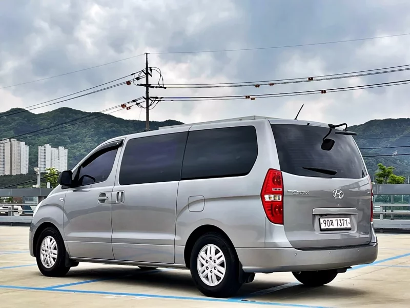 Hyundai Starex