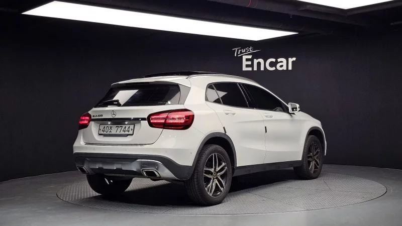 Mercedes-Benz GLA-Class