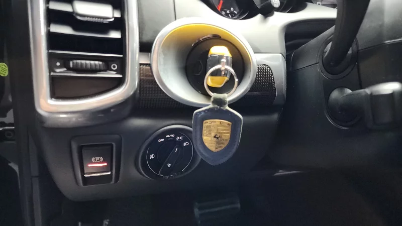 Porsche CAYENNE