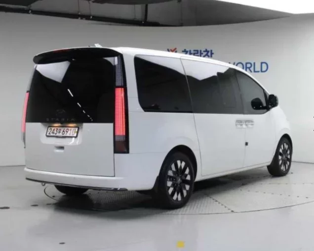 Hyundai Staria