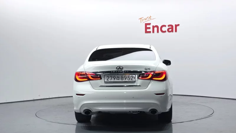 Infiniti Q70