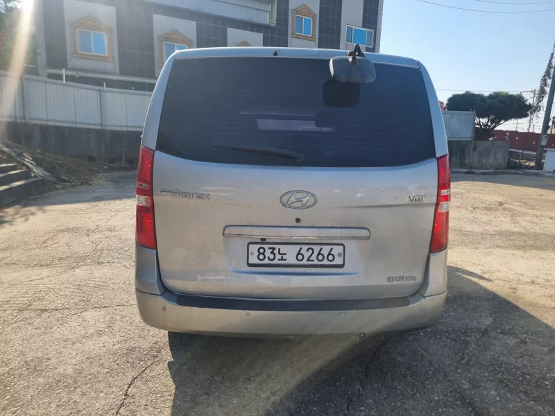 Hyundai Starex
