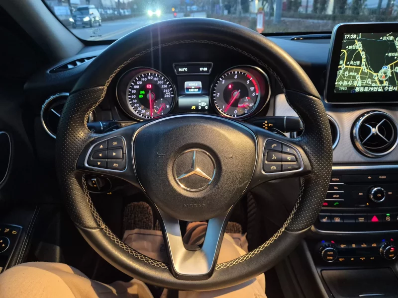 Mercedes-Benz GLA-Class