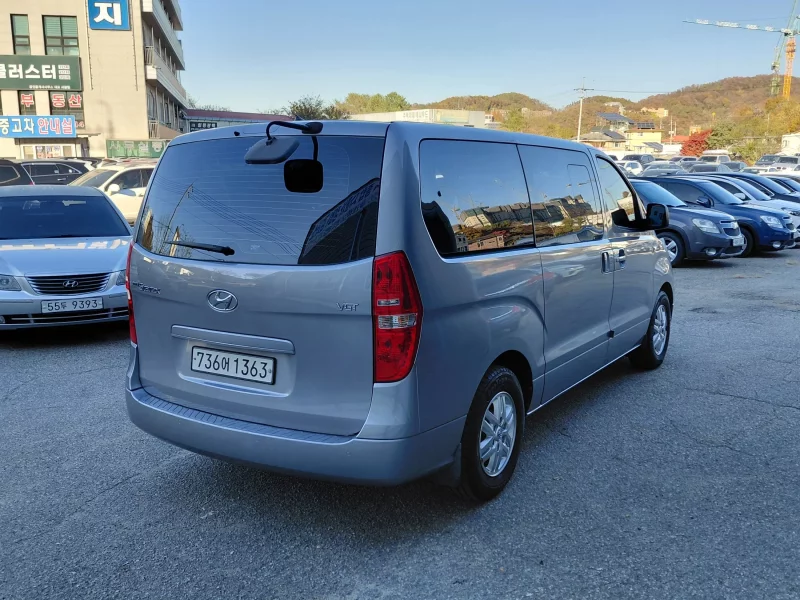 Hyundai Starex