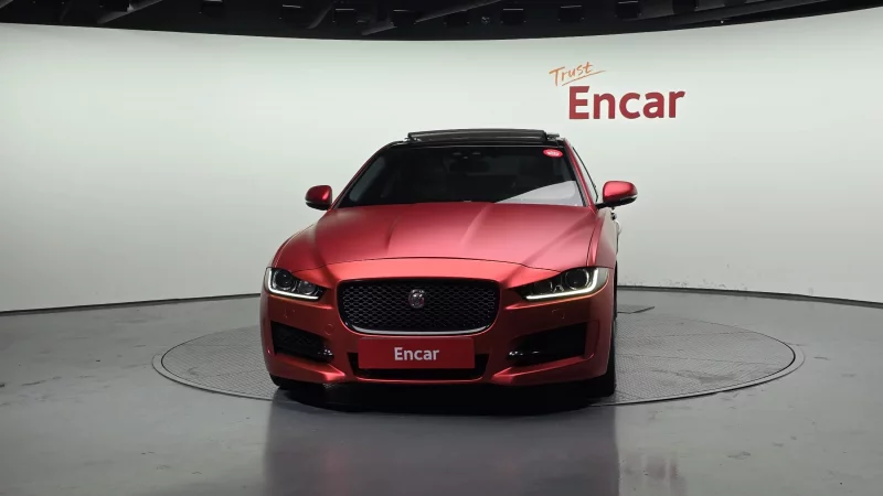 Jaguar XE