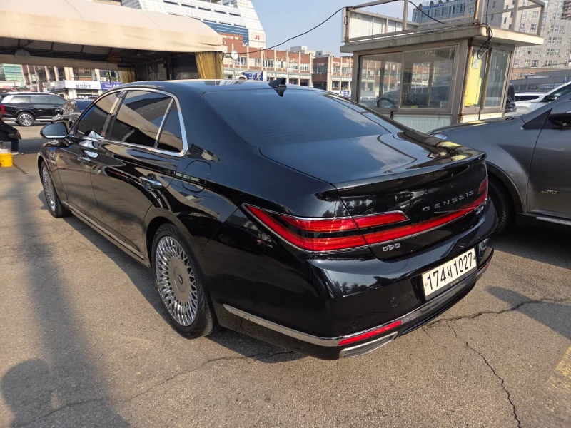 Genesis G90