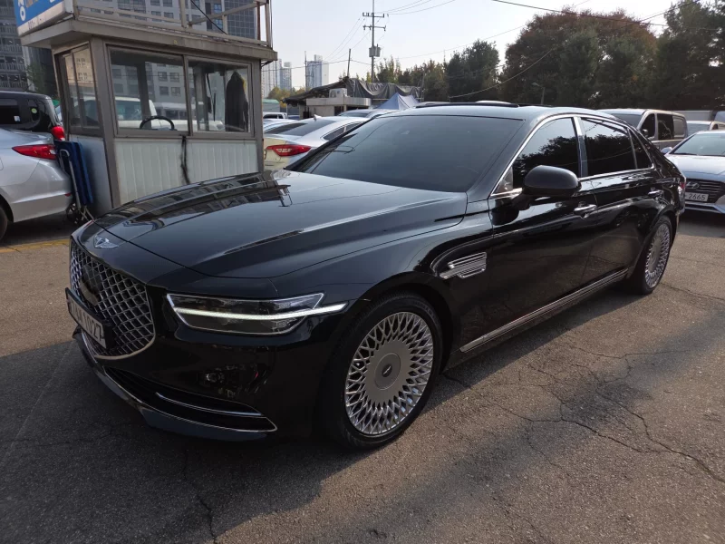 Genesis G90