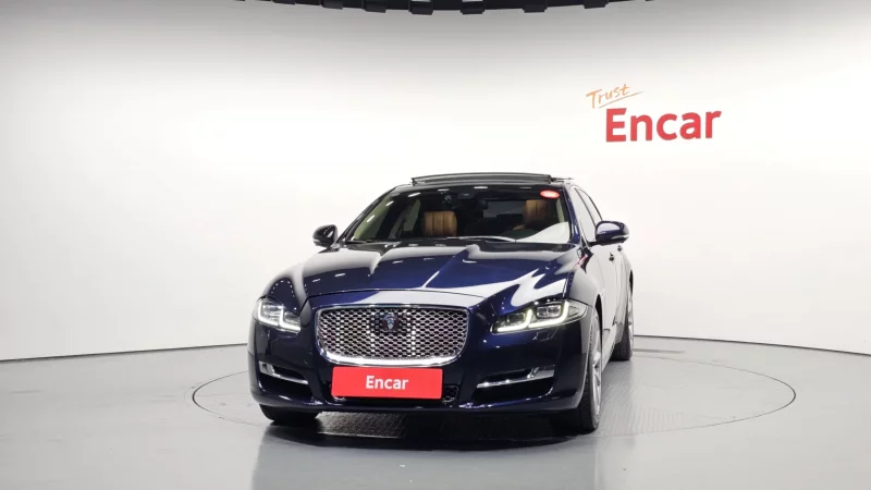 Jaguar XJ