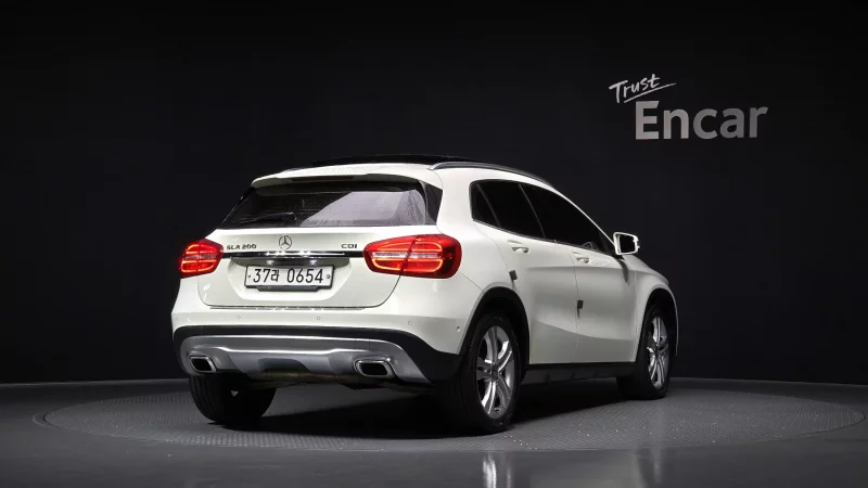 Mercedes-Benz GLA-Class