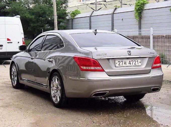Hyundai Equus
