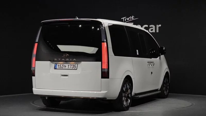 Hyundai Staria