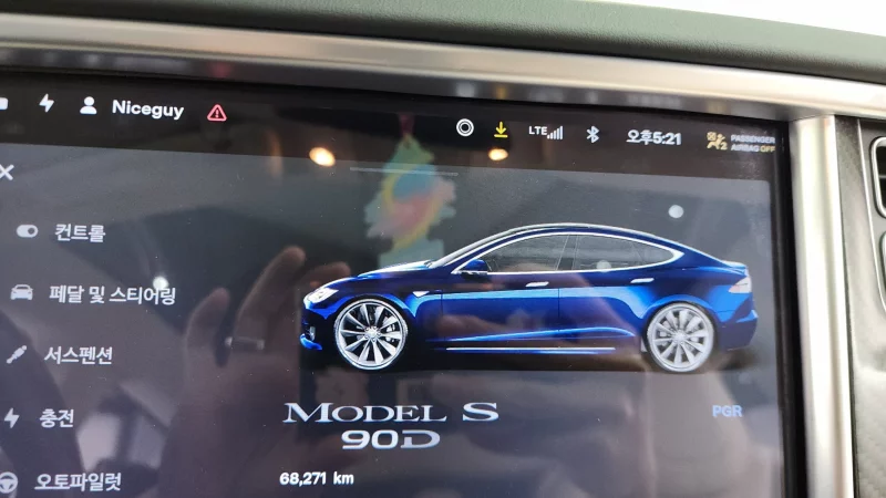 Tesla MODEL S