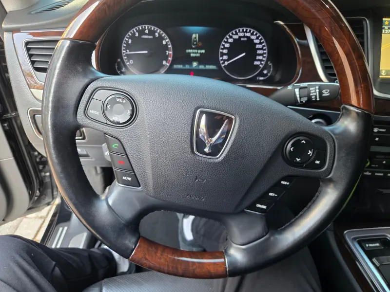 Hyundai Equus