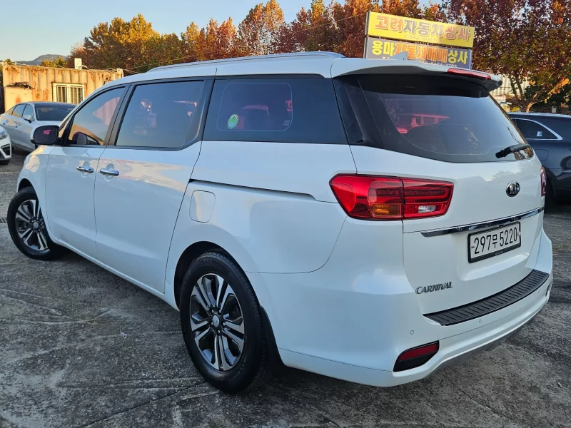 Kia Carnival