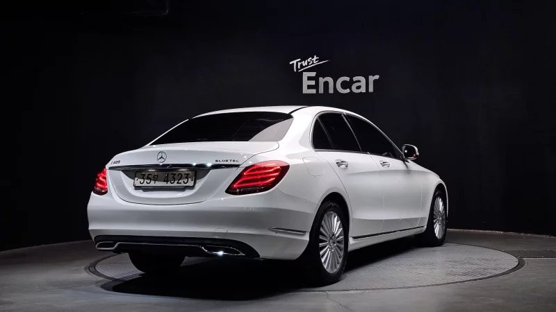 Mercedes-Benz C-Class