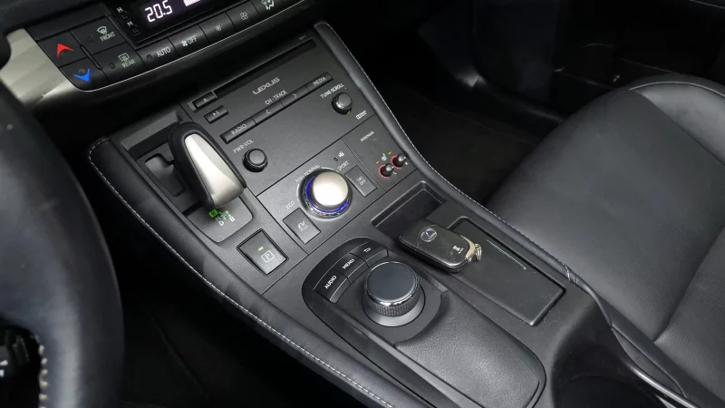 Lexus CT200h