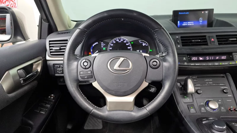 Lexus CT200h
