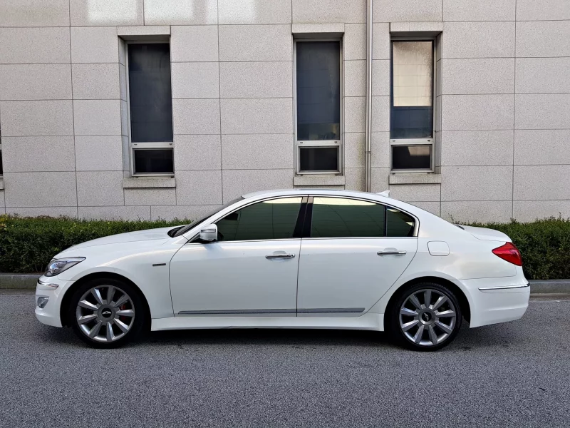Hyundai Genesis