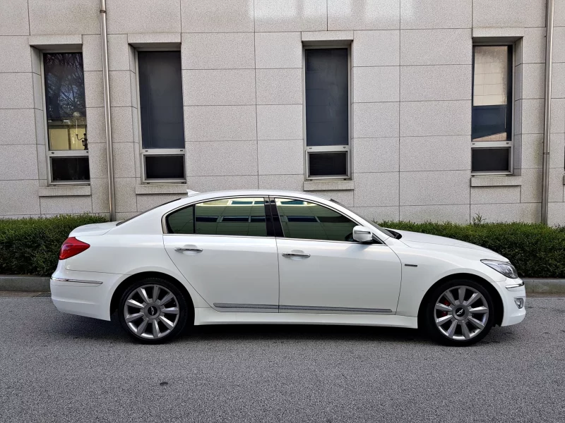 Hyundai Genesis