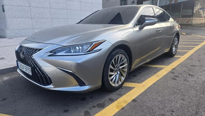 Lexus ES