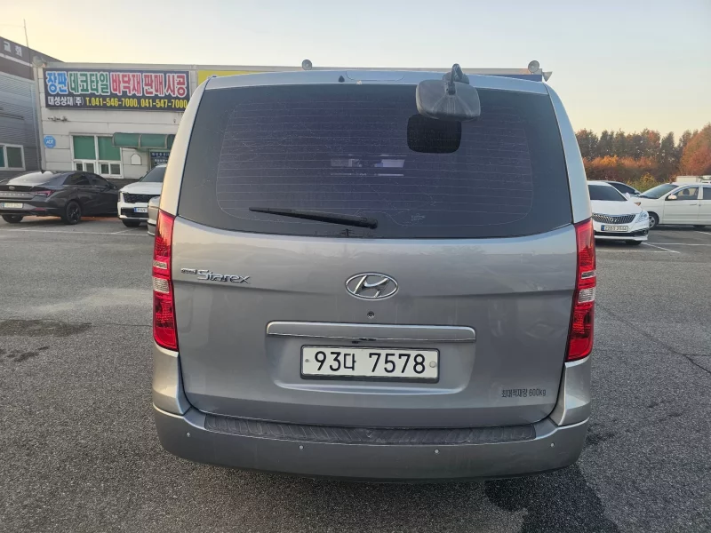 Hyundai Starex