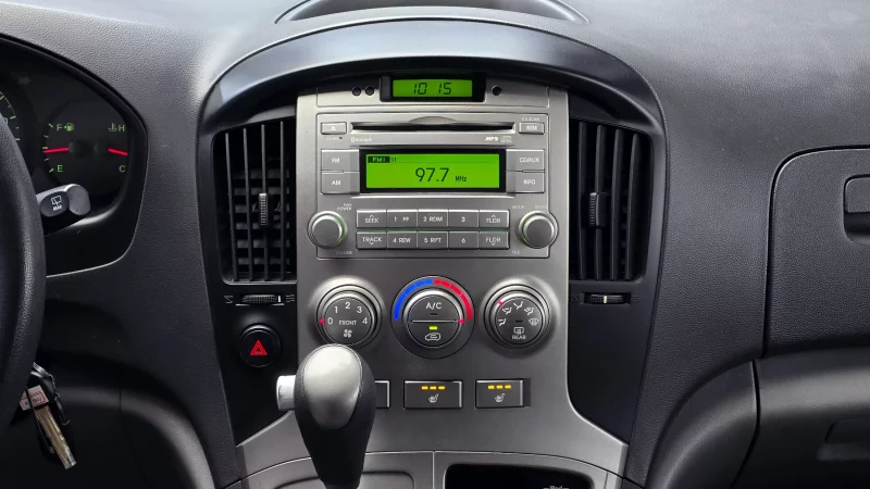 Hyundai Starex