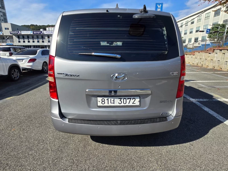 Hyundai Starex