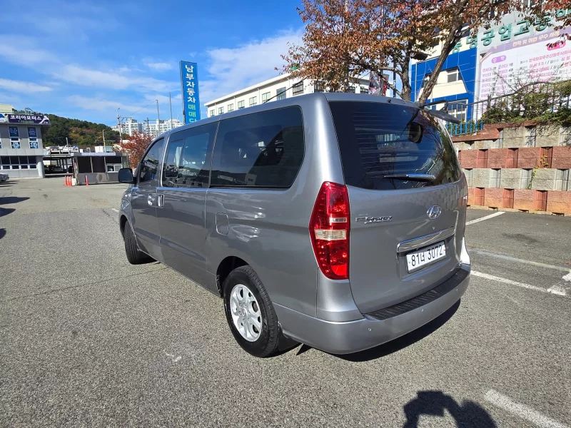 Hyundai Starex