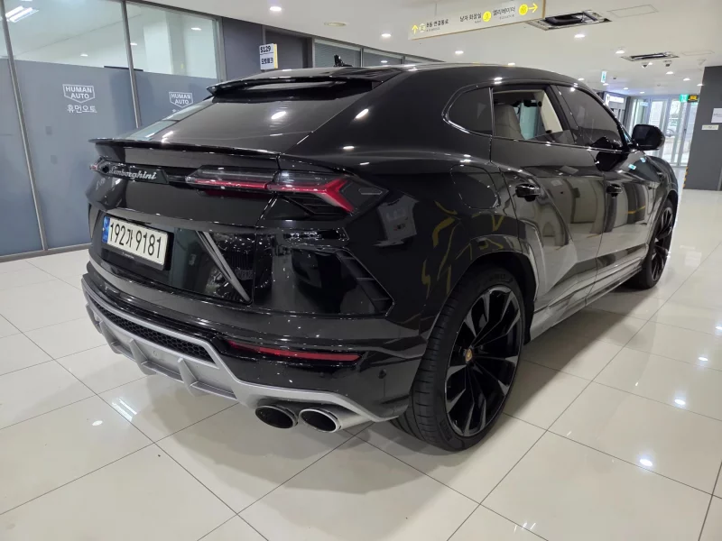 Lamborghini URUS