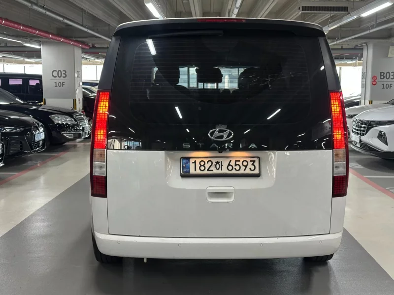Hyundai Staria