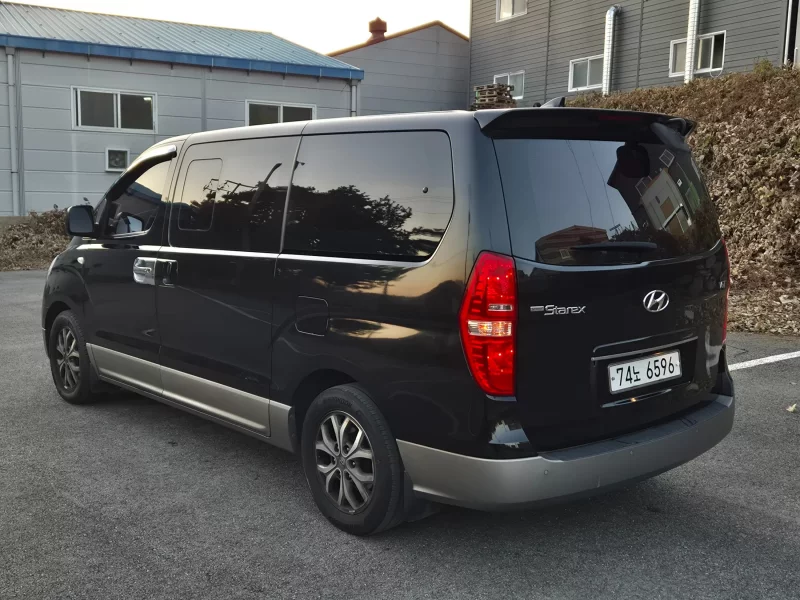 Hyundai Starex