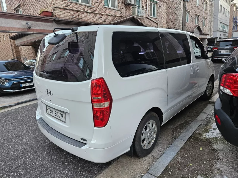 Hyundai Starex