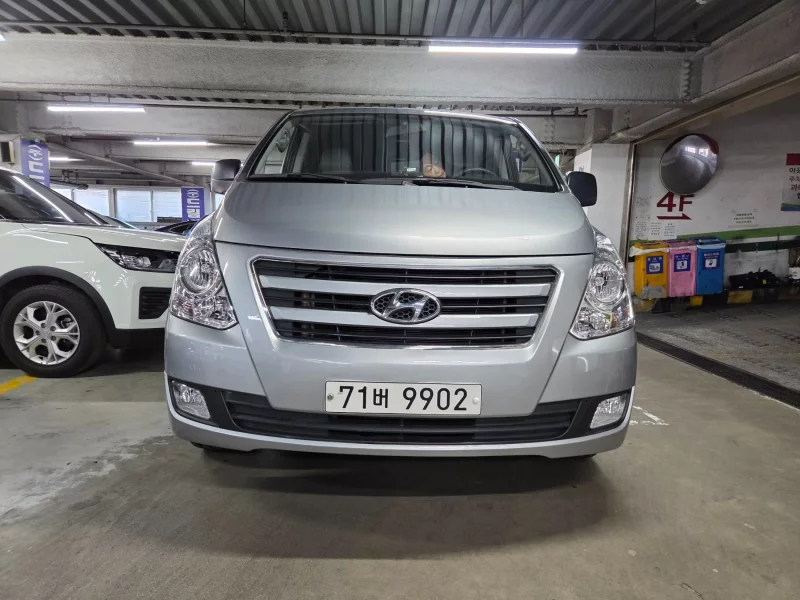 Hyundai Starex