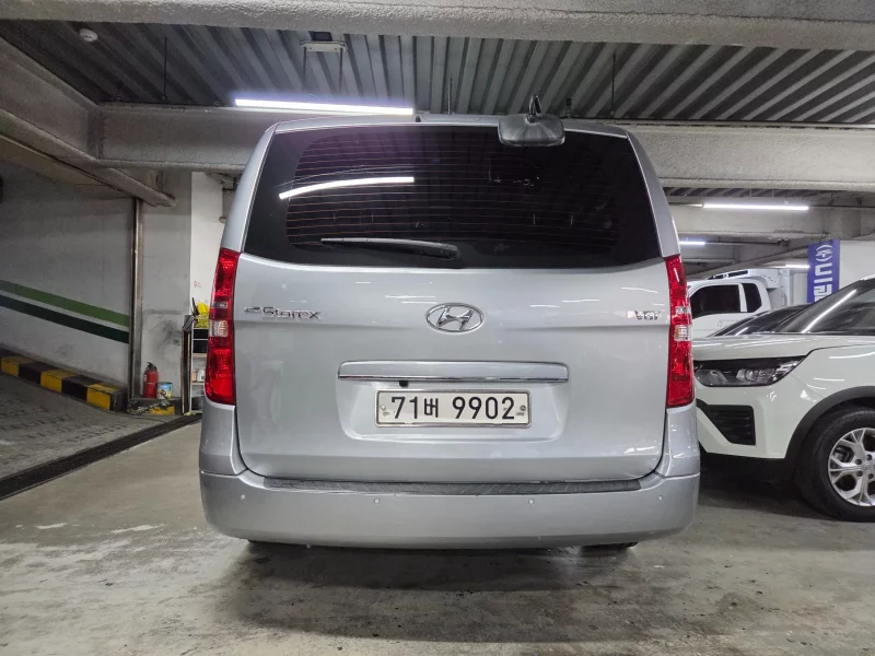 Hyundai Starex