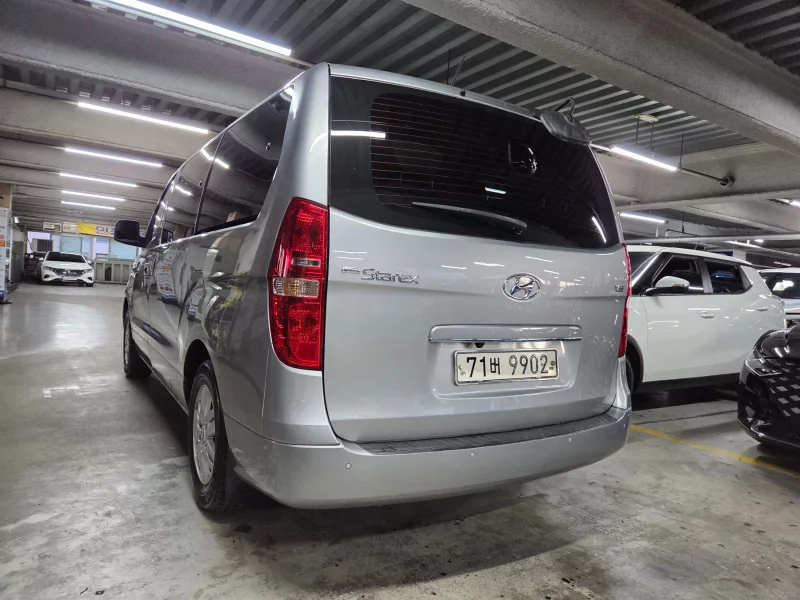 Hyundai Starex
