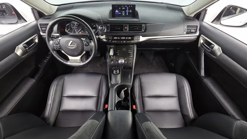 Lexus CT200h